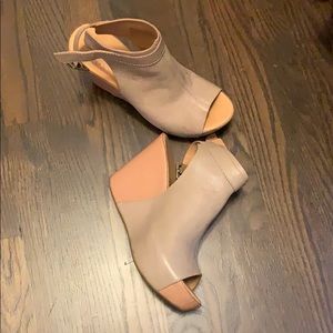 Awesome super comfy wedge.